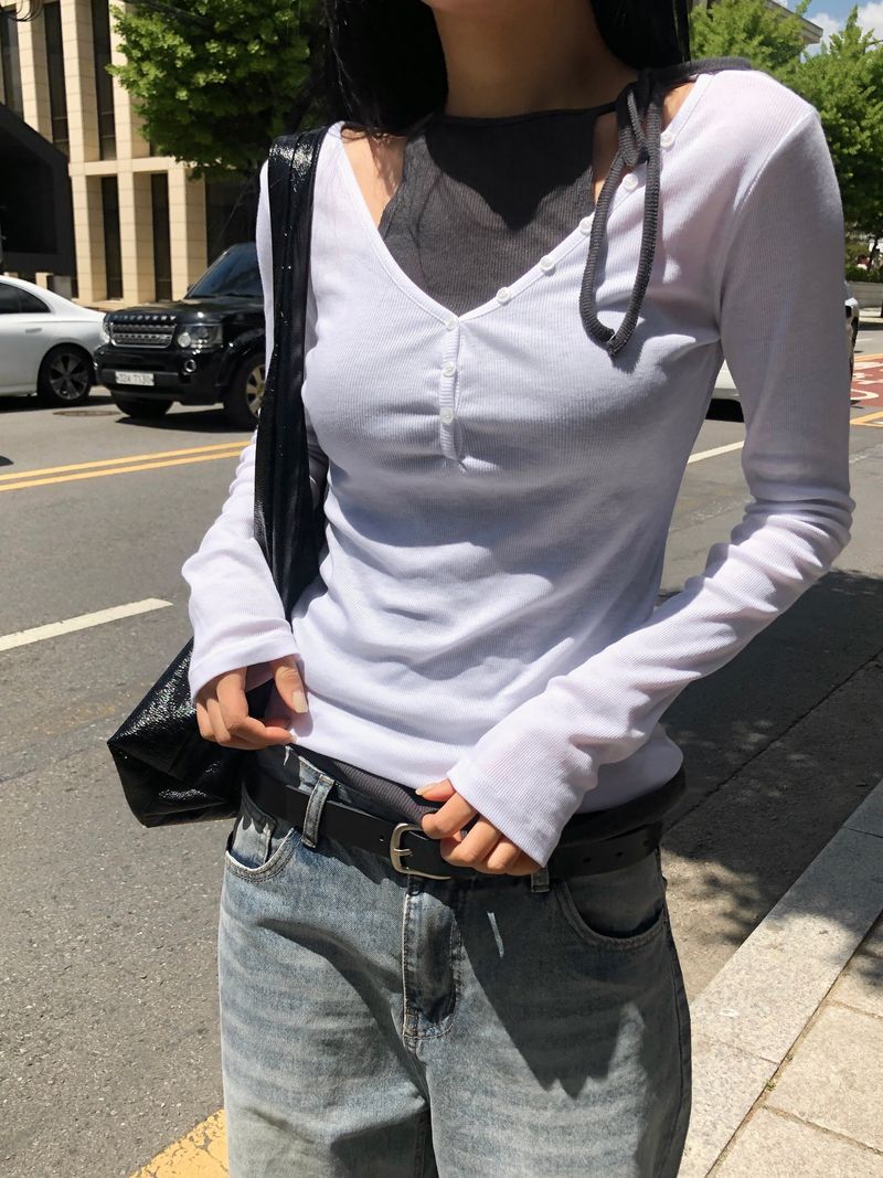 Mol Button Tee
