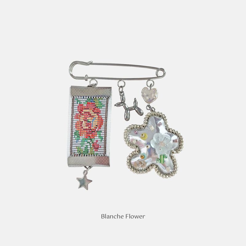 jujustudio（ジュジュスタジオ）の「ブランシュフラワー（アクセサリー）」