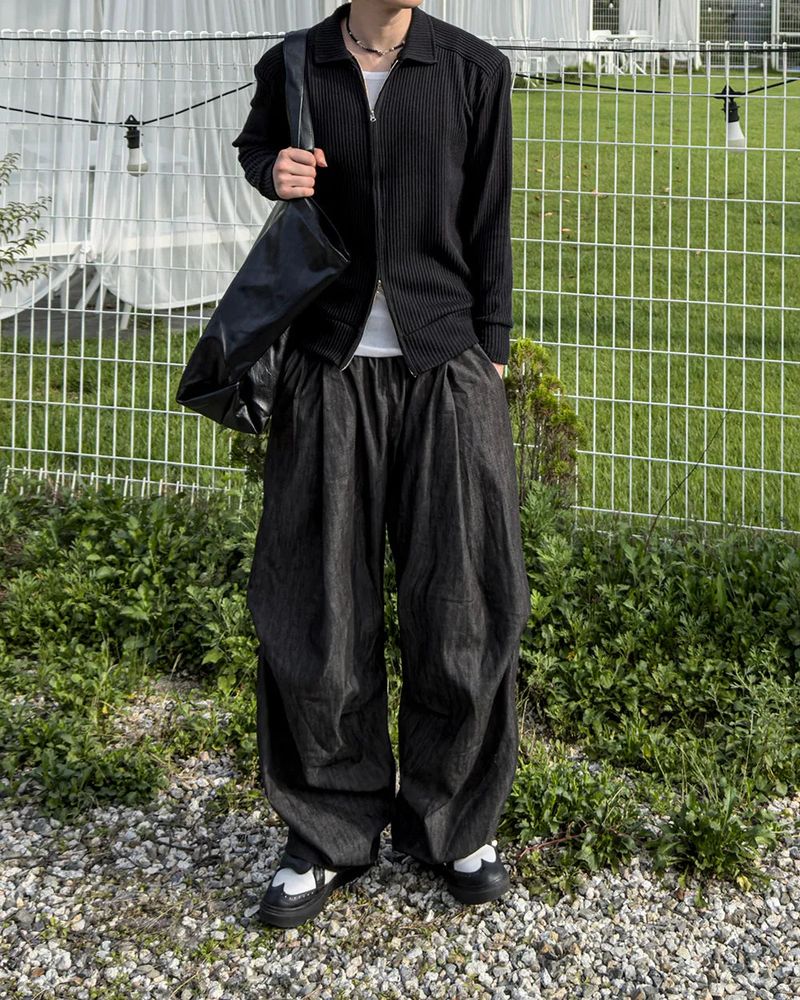 Howt Over Curved Denim Pants