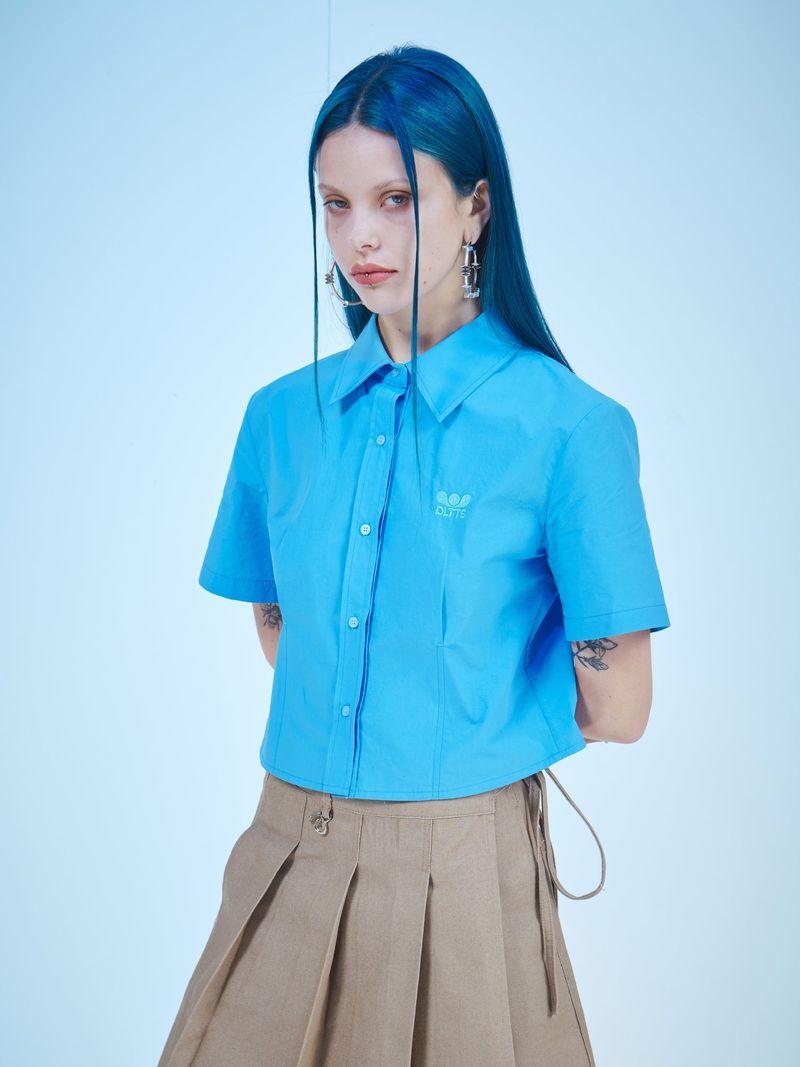 DILETTANTISME(ディレッタンティズム)の「CROP SHORT-SLEEVES COTTON SHIRTS (SKY BLUE)(Tops)」