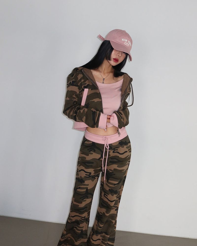 Pink color camouflage hooded zip-up