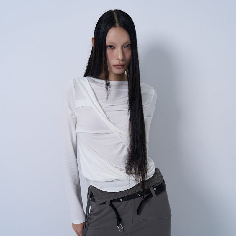 ZIZEMUSEUM（ジゼミュージアム）の「TWIST DRAPE LONG SLEEVE TOP (WHITE)（Tops）」