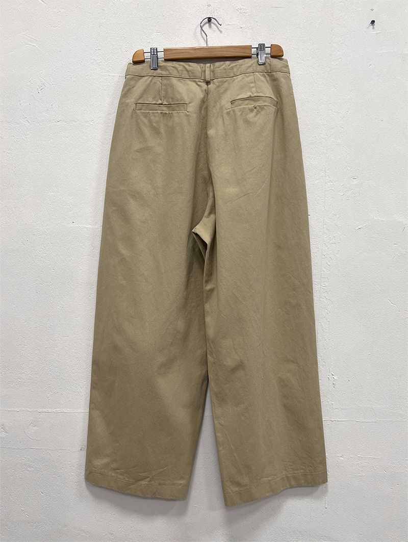 CURVED TUCK COTTON TROUSER