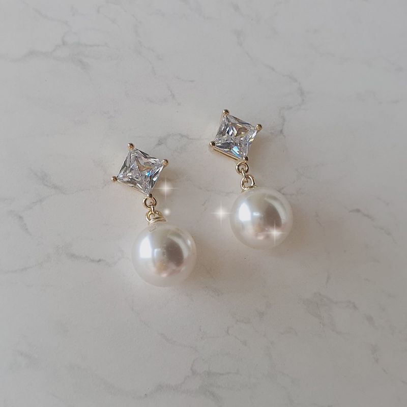 ダイアモンドパールピアス