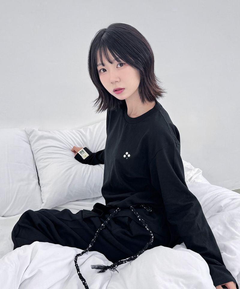 TEESSERT（ティザート）の「サークルトゥクローバー, ベーシックロゴスリーブT_[ブラック]（トップス）」
