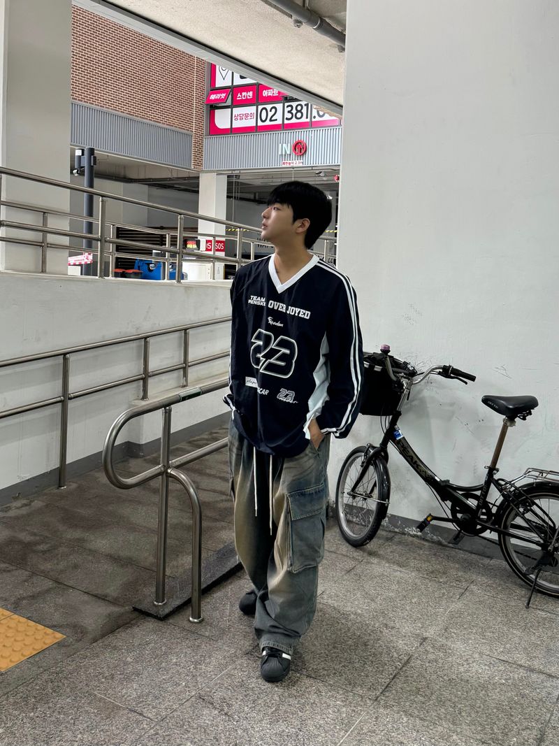 23 track wind sweatshirt