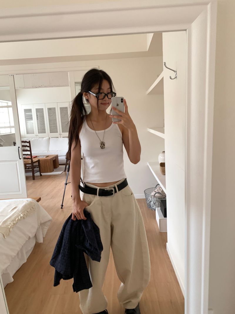 NEEDS SLEEVELESS (4C)