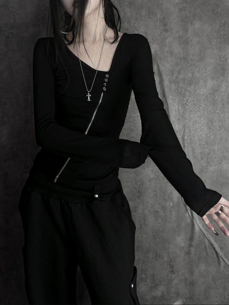 URBAN UNIQUE（アーバンユニーク）の「diagonal zipper button T (2color)（Tops）」