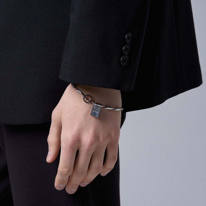 HAWHA(ハワ)の「SQUARE CROSS CHAIN BRACELET(Accessories)」