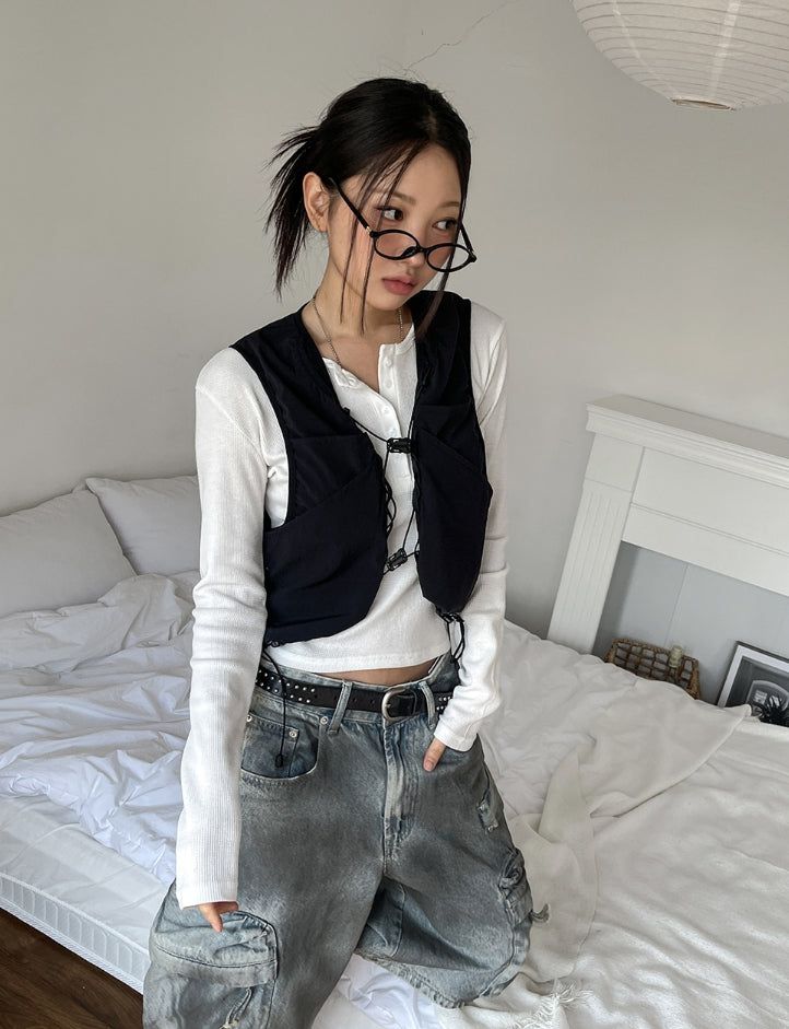 Lining string buckle crop vest
