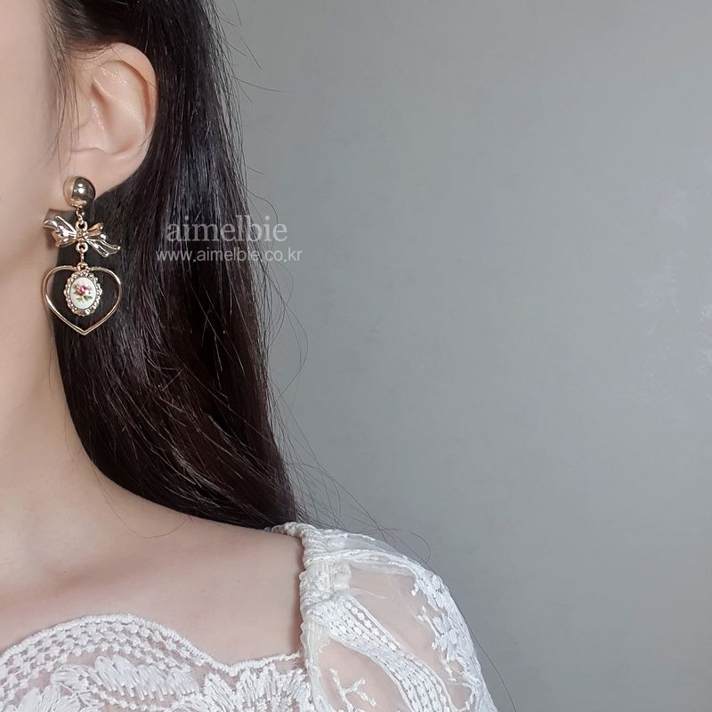 Vintage Rose Garden Earring - Heart Version