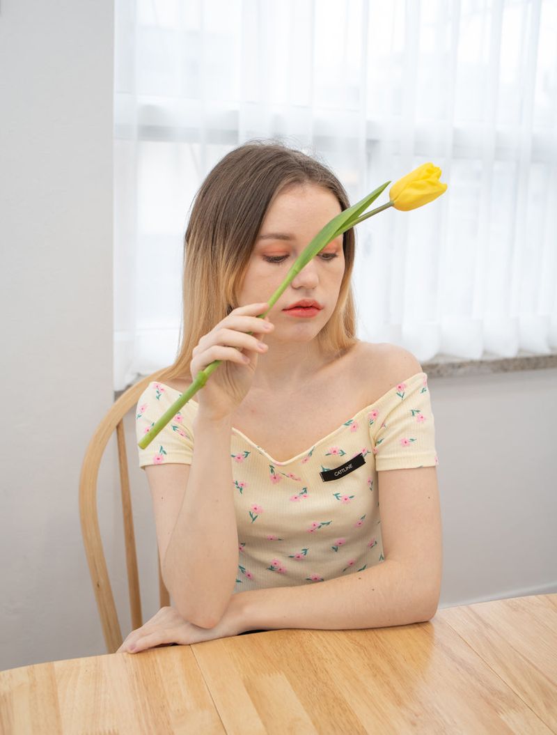 flower offshoulder t-shirt