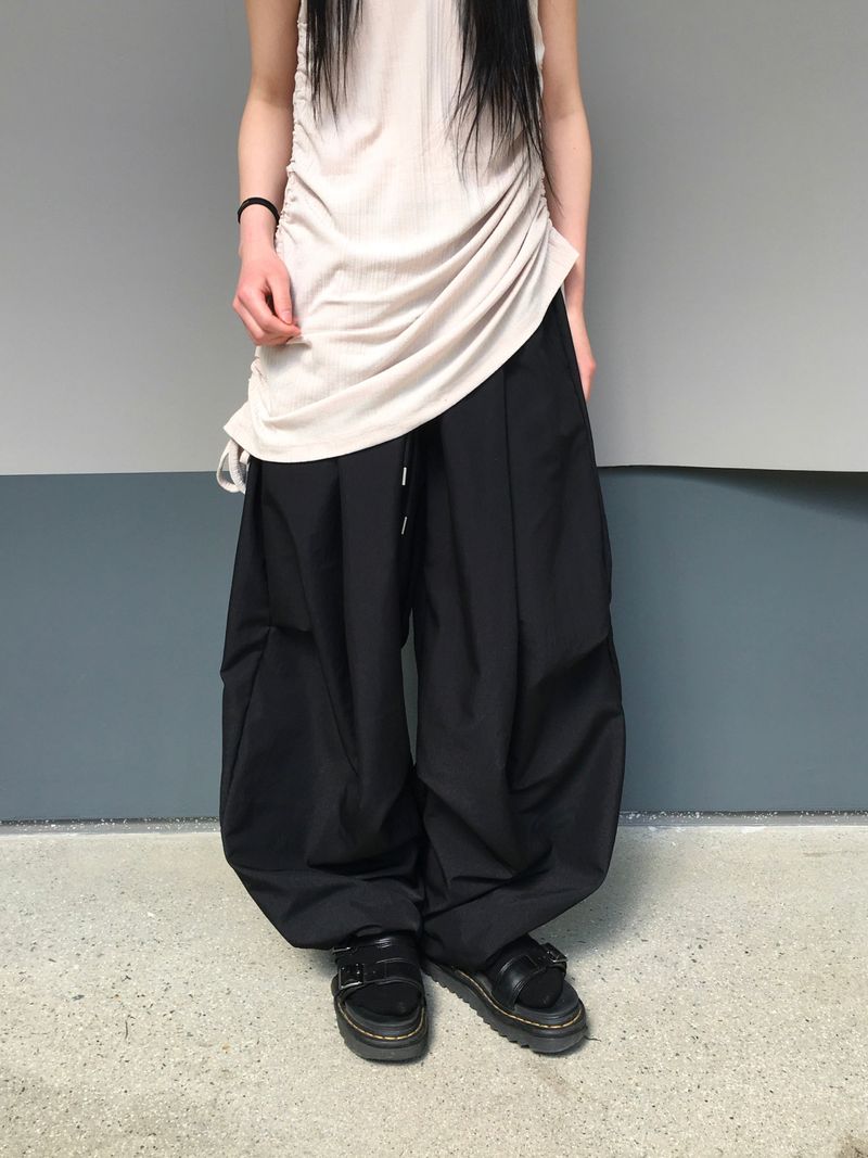 Cool Over Curved Nylon Pants (7c)