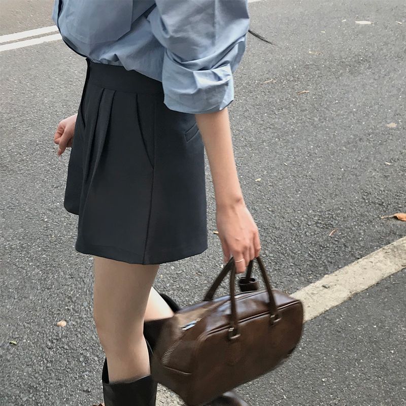 [MADE] Move, Daily Pintack shorts