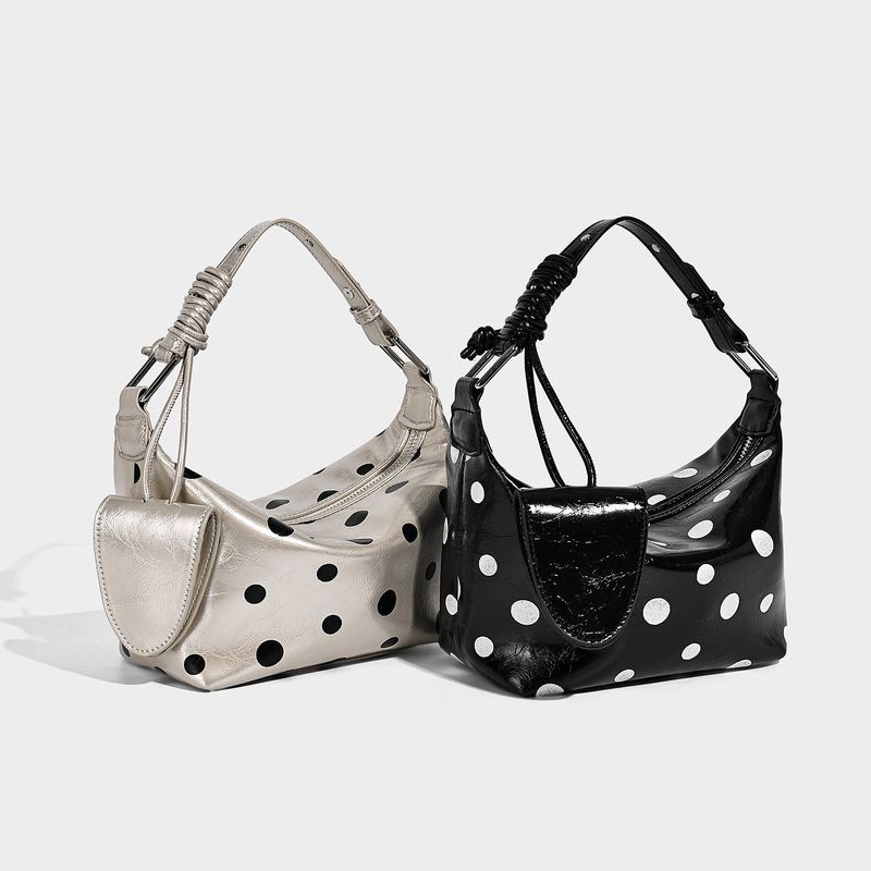 La mode MAQI（ラ モード マキ）の「Dotcore Polka Dot Glossy Leather Baguette Bag（Bags）」