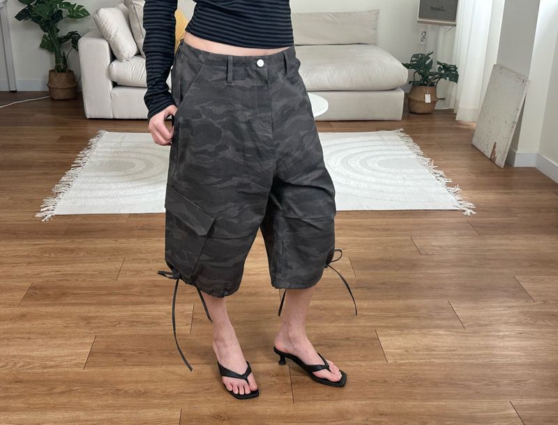 wide cargo bermuda shorts