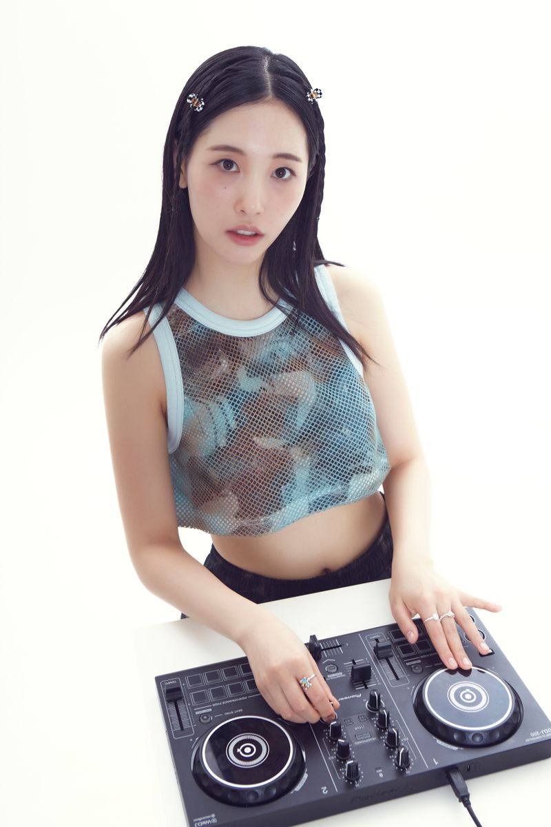 graphic mesh sleeveless croptop_skyblue