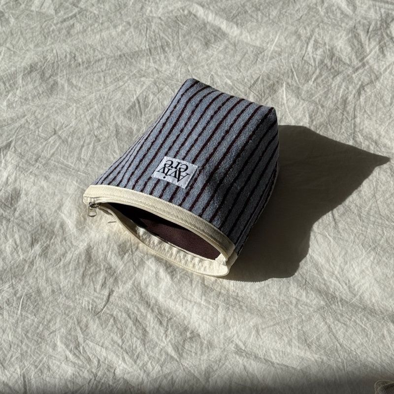 Avivere（アビベール）の「classic pouch_terry bluebrown（Miscellaneous Goods/Stationery）」