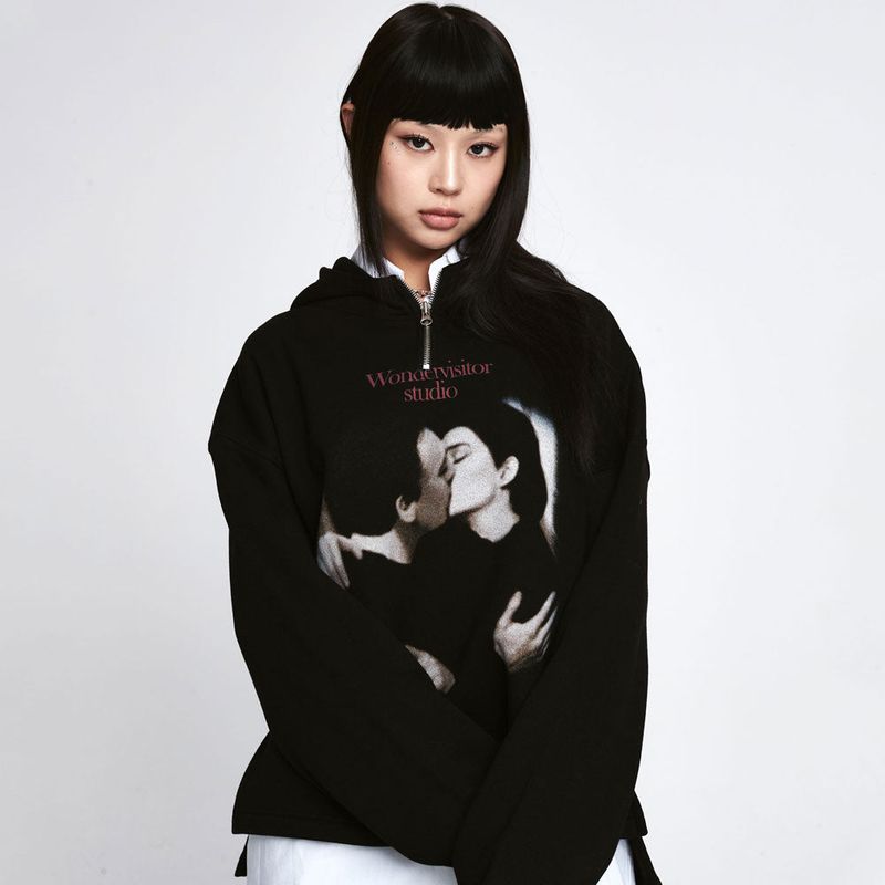 wonder visitor（ワンダービジター）の「KISS Hoodie [Black]（Tops）」