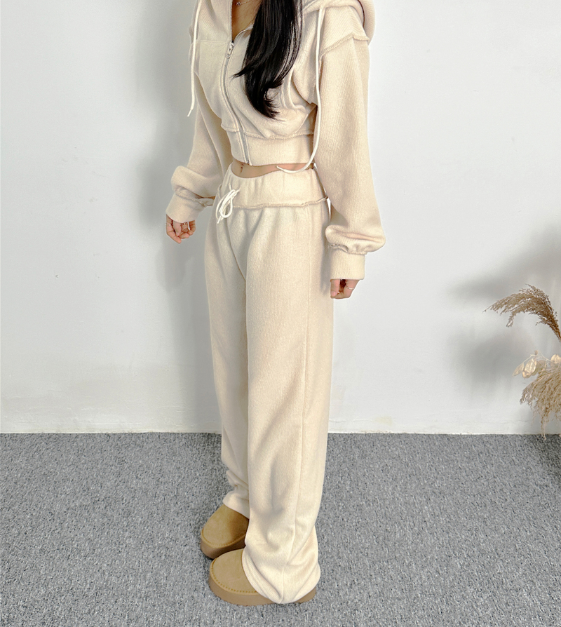 CCORTTI（コルッティ）の「(ZIP-UP & PANTS SET!) 4 COLORS THICK FLEECE RIBBED CROPPED TRAINING PANTS（Setup）」