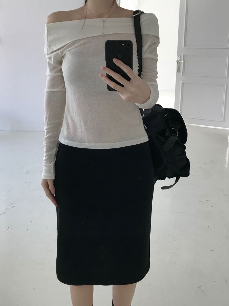 Peer off-shoulder T-shirt (2 colors)