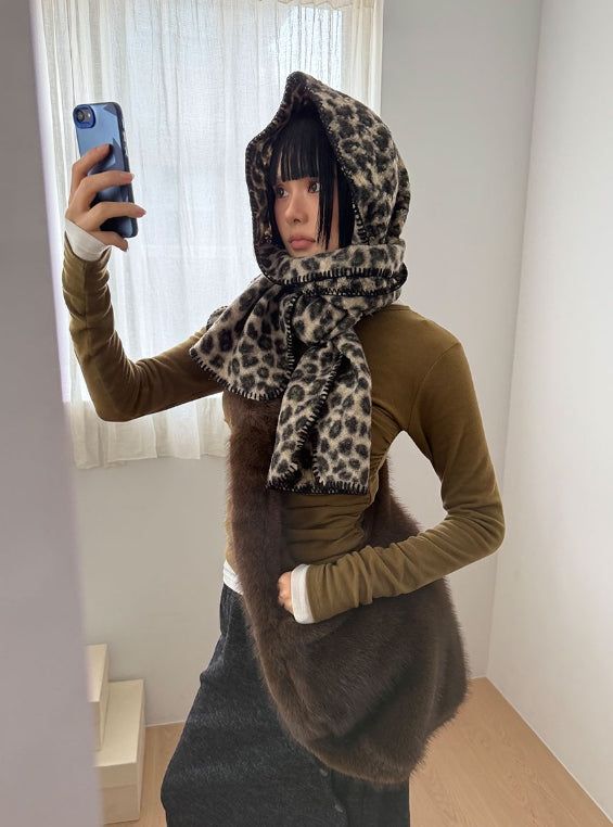 FUZZY LEOPARD MUFFLER