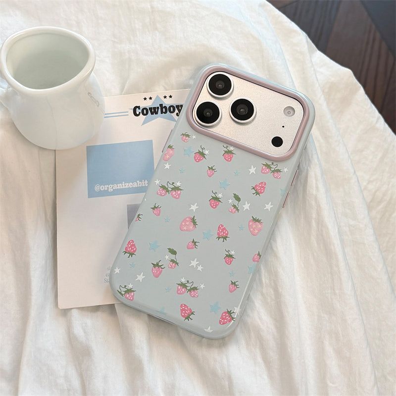 Maison De Theca（メゾン デ テカ）の「ストロベリー＆スター INSスタイル ソフトiPhoneケース(iPhone 13–17 Series)（スマホグッズ/小物）」