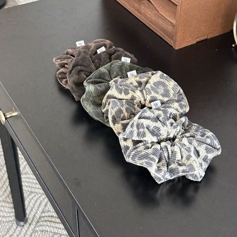 scrunchie corduroy big leopard_green