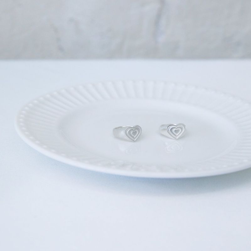 puffy double heart ring gloss texture.