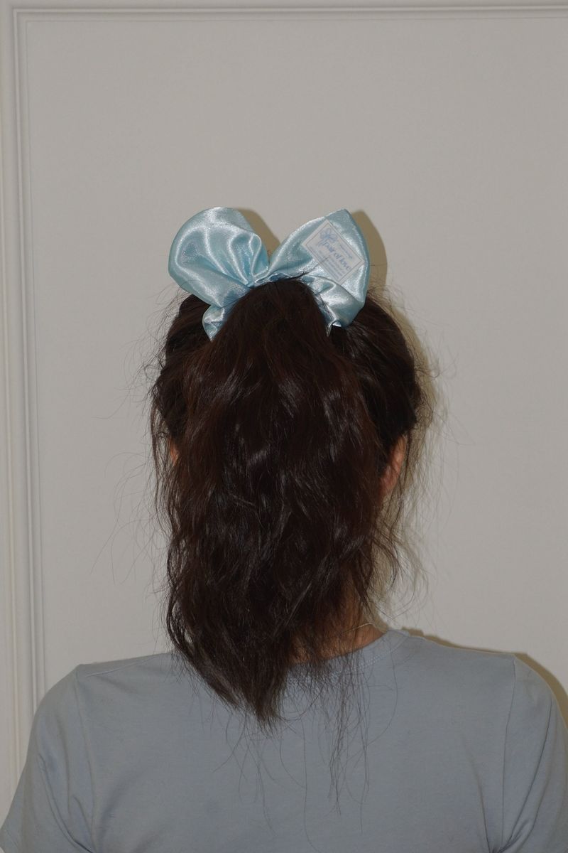 SATIN HEART SCRUNCHIE (ICE BLUE)