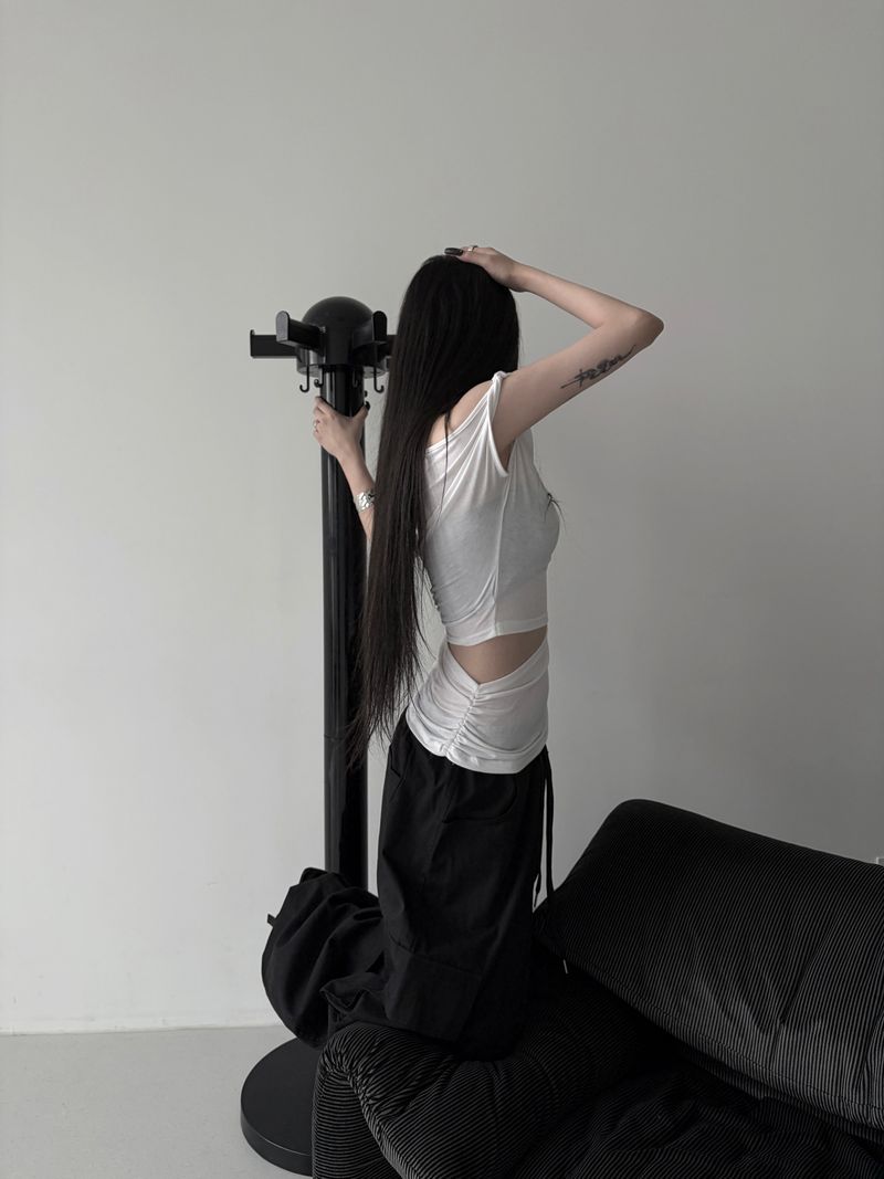 clean off-shoulder slit T (3color)