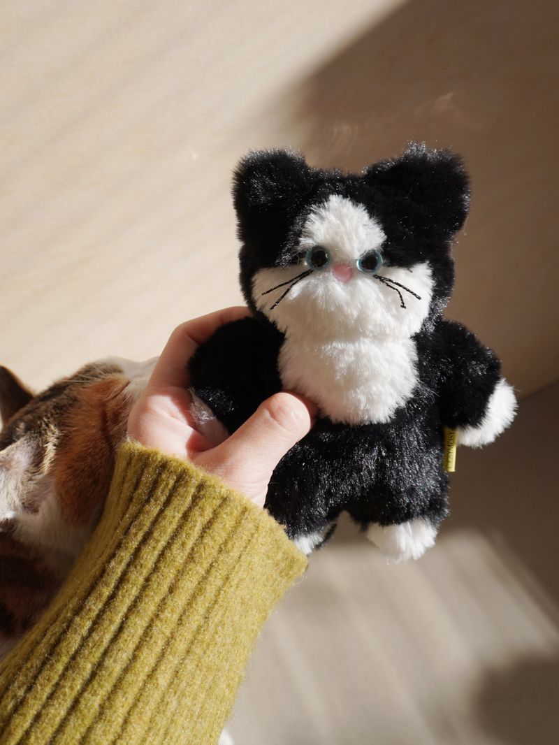 Cosymosy（コジモジ）の「Cosymosy カスタムキャットキーリング - タキシード （猫のみ、衣類・アクセサリーを除く）（トイ/キーホルダー）」
