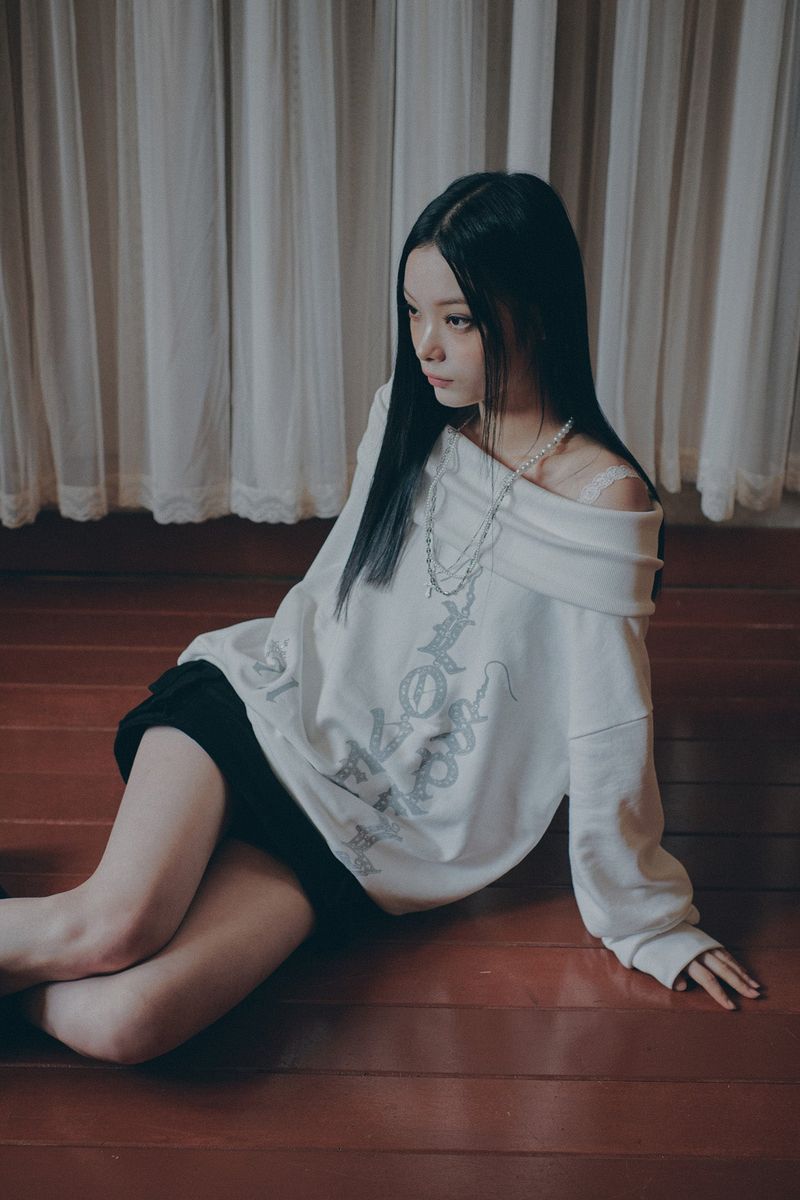 SPELL OFF-SHOULDER SWEATSHIRT white