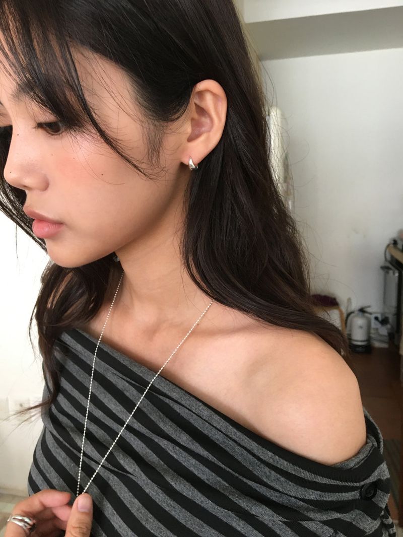 DUGGY（ダギー）の「ボールドミニピアス (1color)（アクセサリー）」