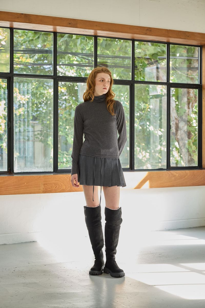 CLASSIC WOOL TURTLENECK TOP / CHARCOAL