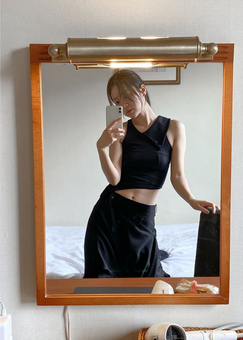 BLADE COLLAR SLEEVELESS