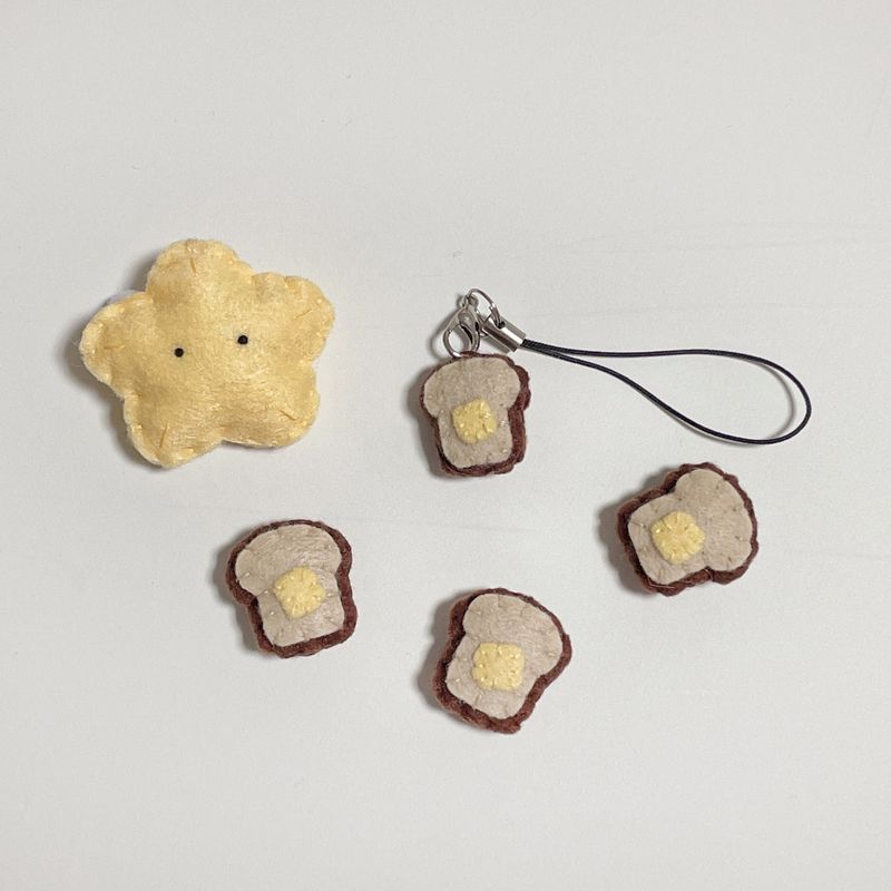 pelterz（ペルターズ）の「[MADE] Mini Bread Key ring（Others）」