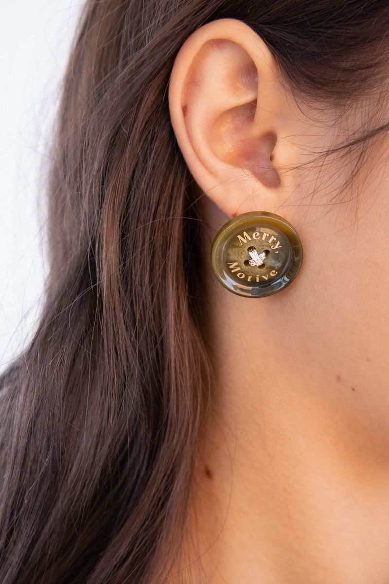 Merry,Motive signature button earring (Khaki)