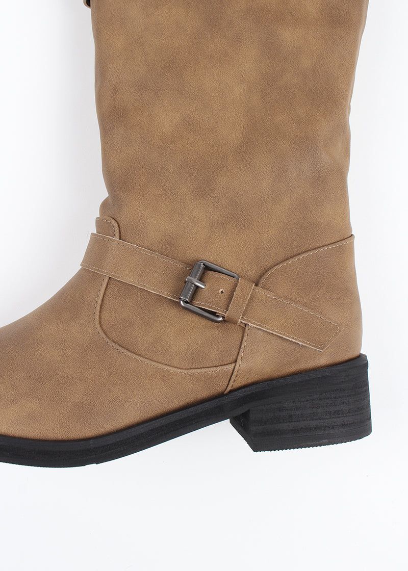 LOOSE BELT MIDDLE BOOTS