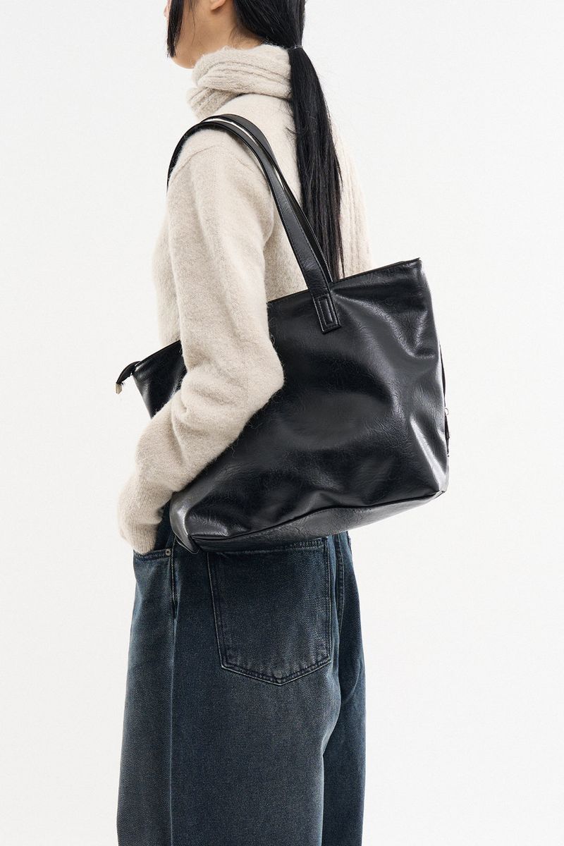 Raucohouse（ラウコハウス）の「Tramp basic leather shoulder bag（Bags）」