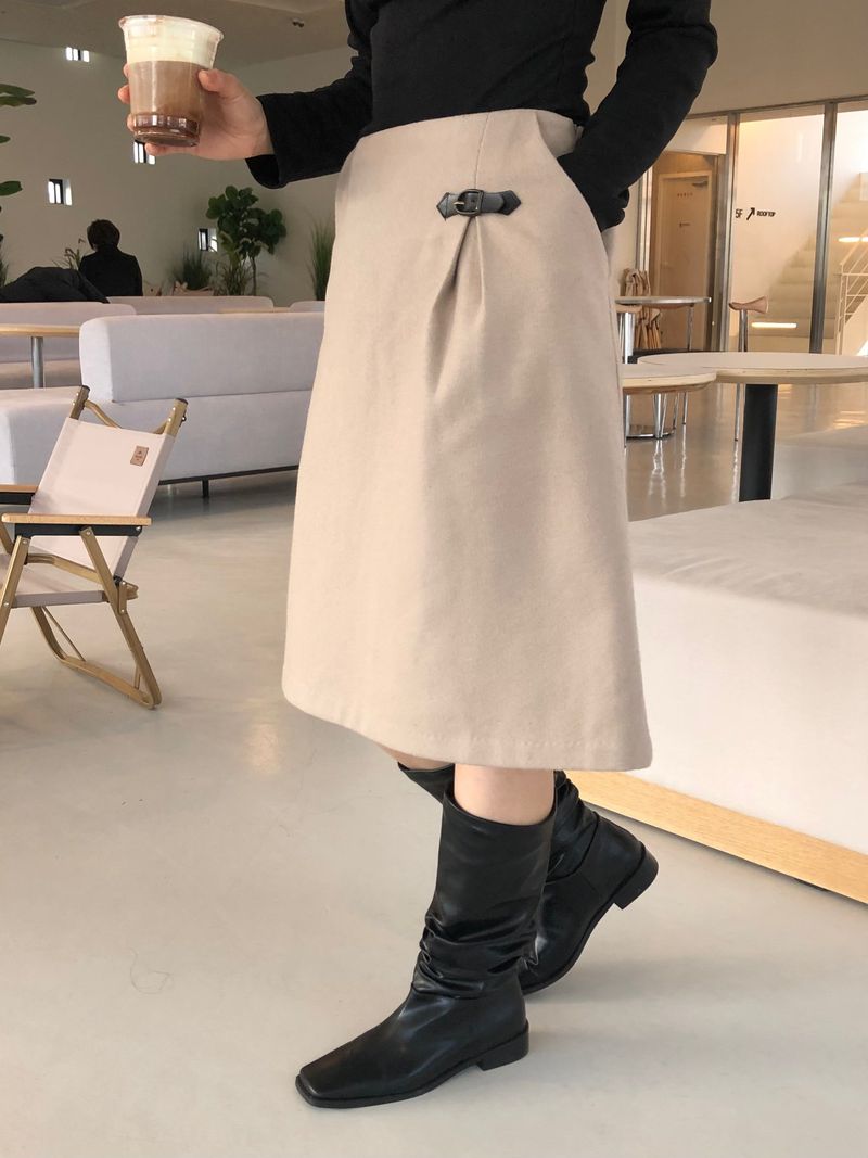 Square wrinkle middle boots 