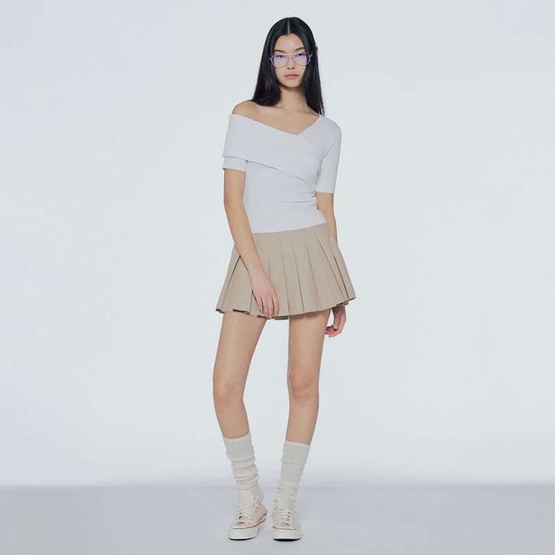 Short-sleeved sim one-shoulder sweater