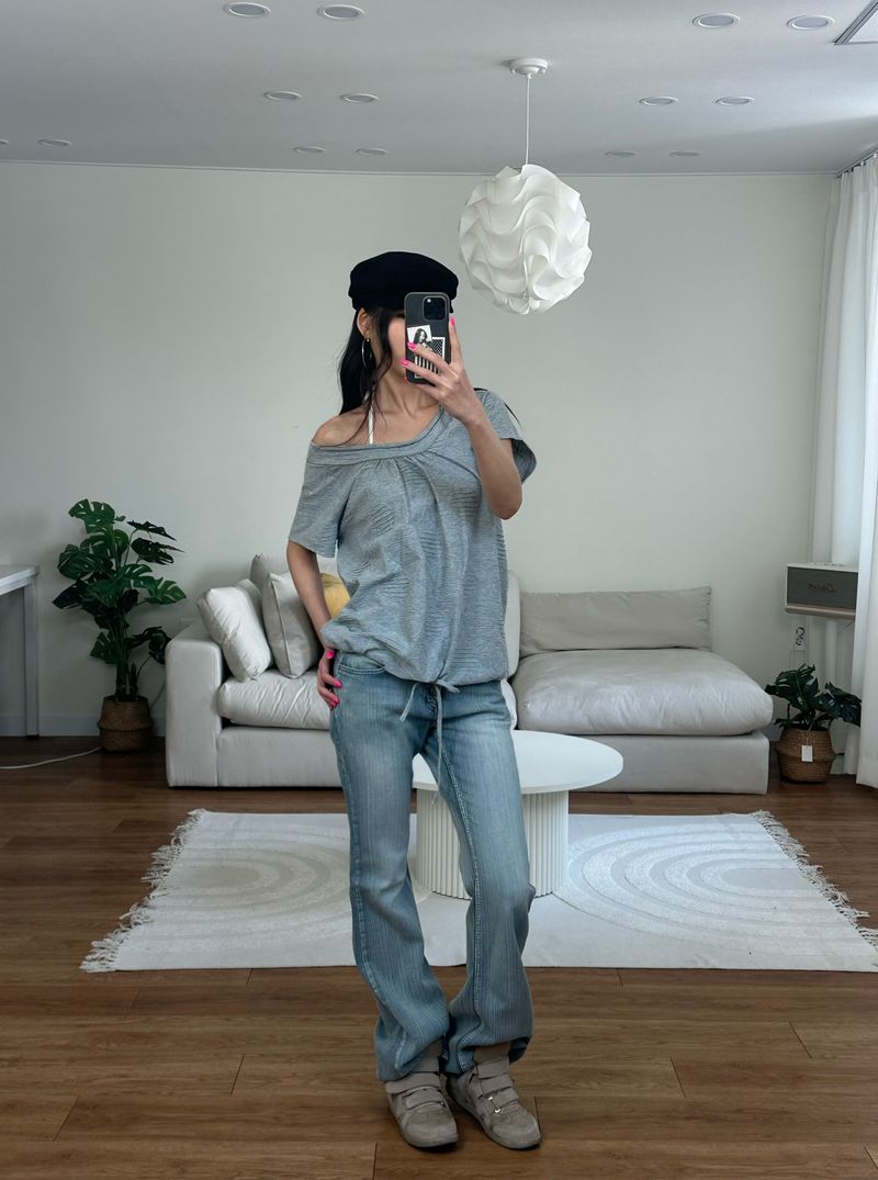 big dot off shoulder tee