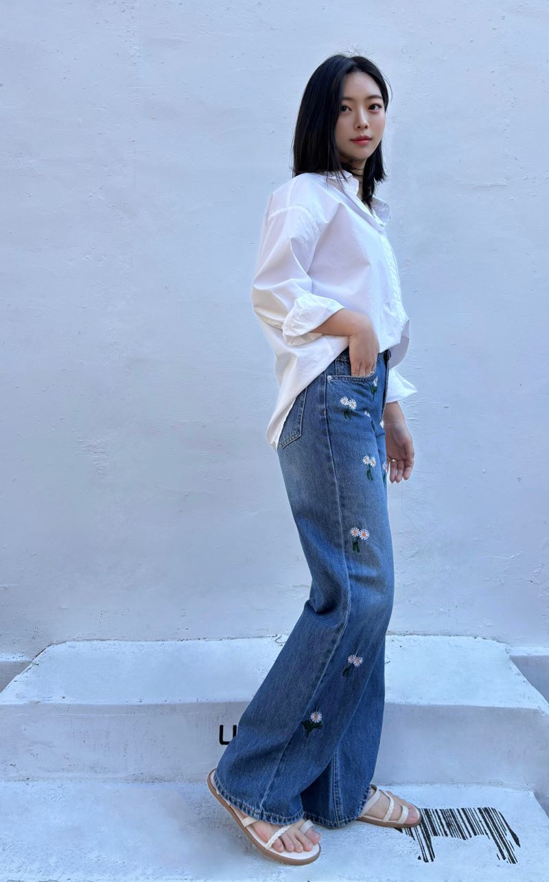 DAISY EMBROIDERED BLUE DENIM PANTS code 25000