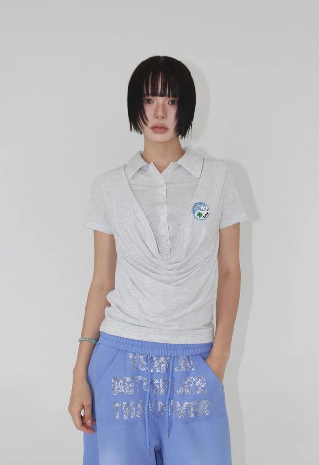 AAKE(アケ)の「DRAPE LAYERED COLLAR TEE(Tops)」
