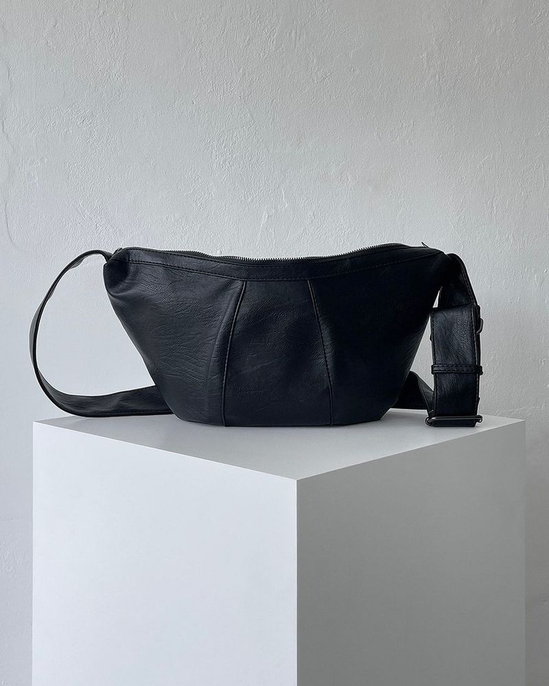 COZINESS（コジネス）の「ROXY Vijou Croissant Cross Bag（Bags）」