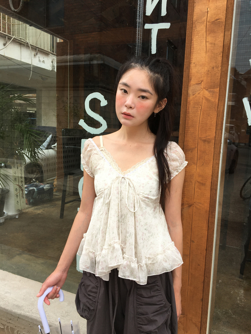 DUGGY（ダギー）の「Roman Chiffon Blouse (2color)（Tops）」