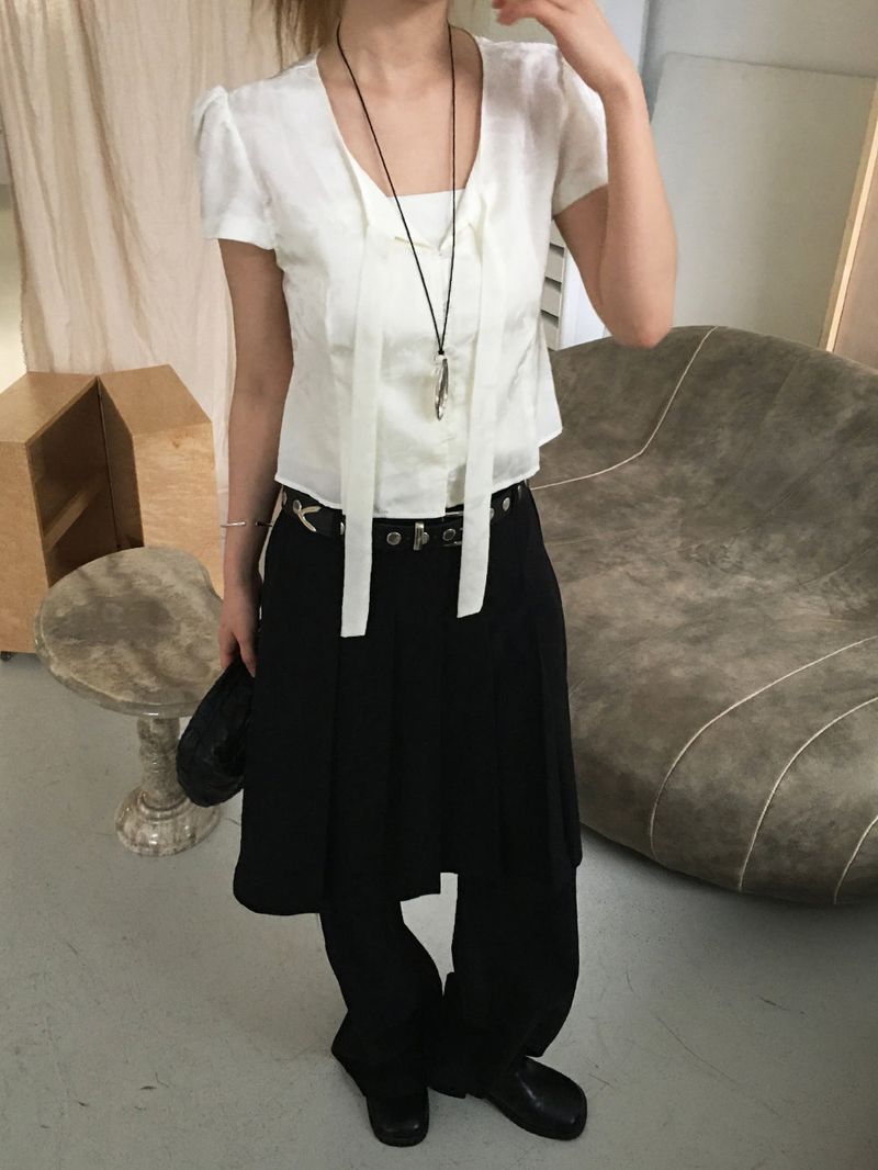 Jacquard tie puff blouse