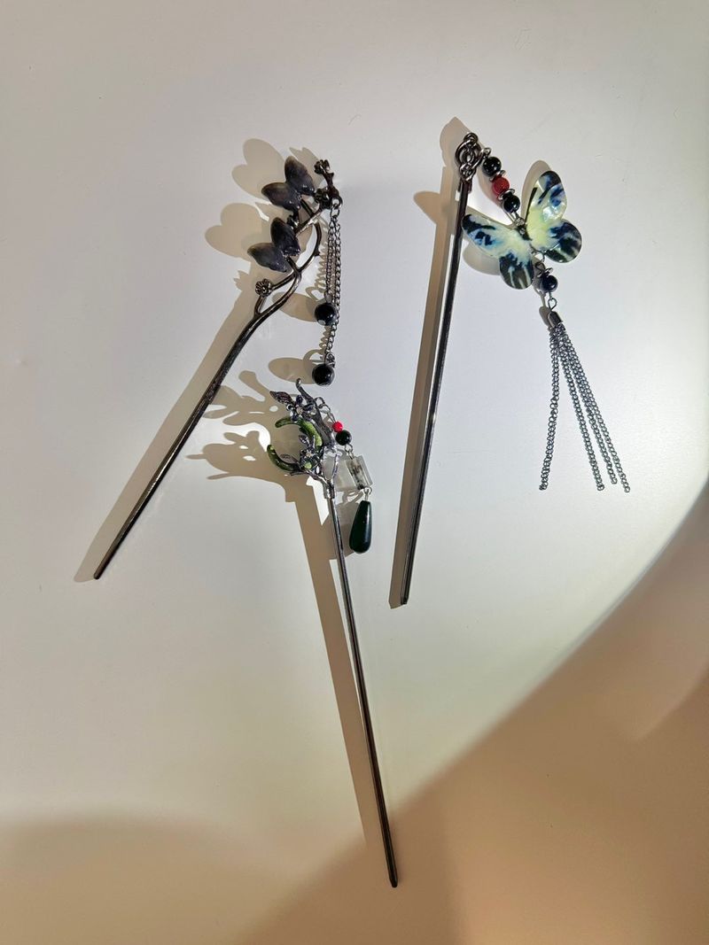 Black goth moon ornamental hairpin