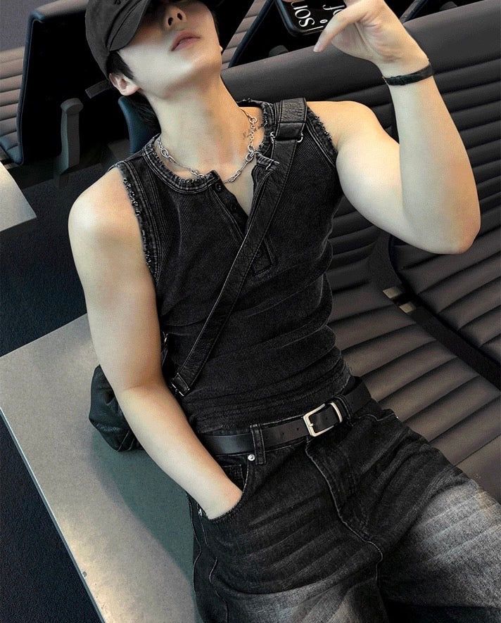 COSYHARU（コシハル）の「Pigment Henley Neck Damage Detail Muscle Fit Sleeveless（Tops）」